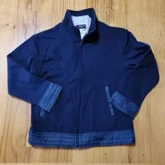 ファスナーつきトレーナー