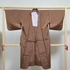 未着用　小紋　デニム着物　縦縞模様　ペールオレンジ　縦様着物　083w p 中古】 絞り小紋 小紋着物 レディース 正絹 黄色 赤 オレンジ