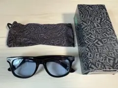 箱付き！NEW ERA サングラス ブラックのサムネイル