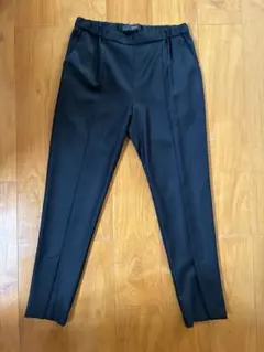 ブラックスリムパンツ　裾スリット