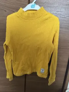 イエロー ハイネック トップス