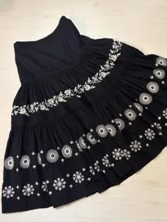 美品ローラアシュレイ　刺繍フレアロングスカート