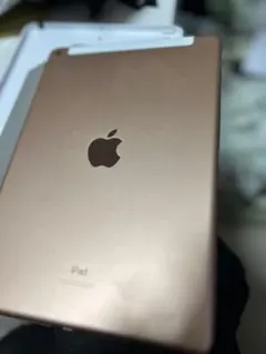 iPad 第七世代 32GBゴールド（cellularモデル）