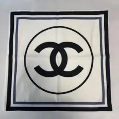 CHANELロゴ入りクッションカバー　　ノベルティ