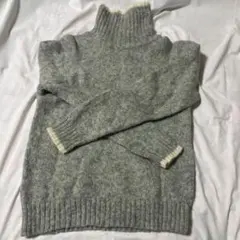 毛100%ライトグレー タートルネックニット