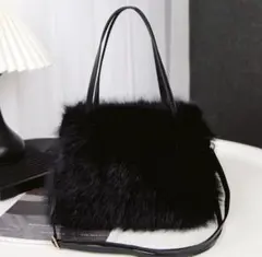 ファーバッグ ふわふわ ショルダー付き ブラック 黒 2way 冬小物 軽量