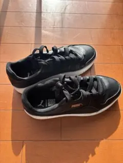 Puma ブラック スニーカー ローカット　24.5センチ