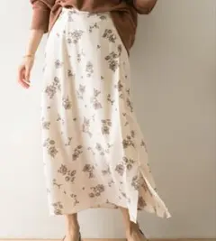 美品　アーバンリサーチ アイボリー 花柄 フレアロングスカート