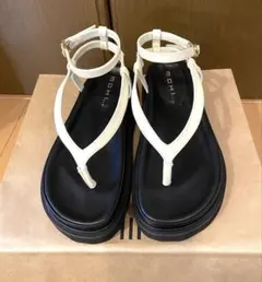 ★新品未使用★MOHI トングサンダル ホワイト 37サイズのサムネイル