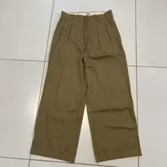 UNIQLO Uベージュ ダブルプリーツ入りチノパン