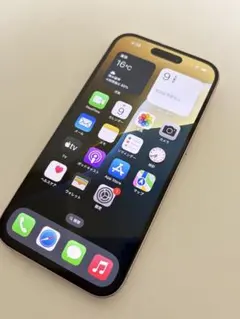 iPhone 15 背面ひび割れあり