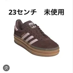 adidas スニーカー