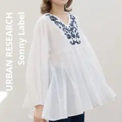 URBAN RESEARCH Vネックコットンエンブロイダリーブラウス