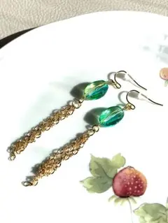 ハンドメイド 青緑色 ロングピアス