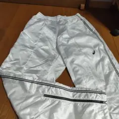 asics ホワイトパンツ ジッパーポケット付き