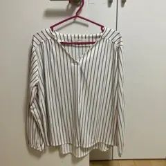 ホワイト・ストライプ Vネック長袖シャツ