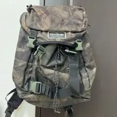 Dakine 迷彩リュック 多機能 ポケット多数