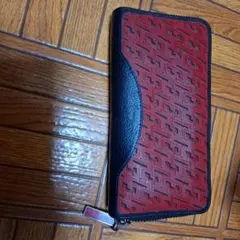 近年モデル　美品　クリスチャンルブタン　長財布　ラウンドファスナー　レザー　赤のサムネイル