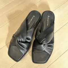 マッキントッシュ黒 ねじれデザイン　サンダル未使用品のサムネイル