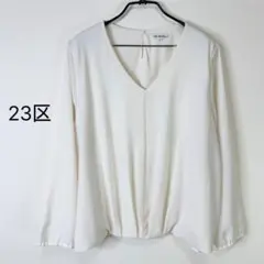 23区大きいサイズ Vネック バルーン裾ブラウス