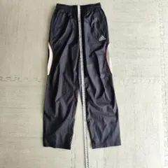 adidasキッズ 黒 長ズボン 140