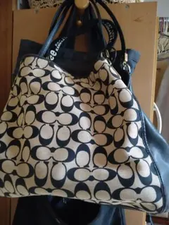 【本日限定セール】Coach ショルダーバッグ 黒/ベージュ