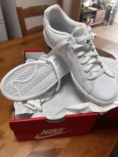 WMNS NIKE COURT ROYALE ホワイト 8 新品