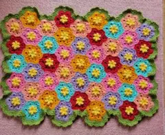 モチーフ編み　お花畑のようなマルチカバー　ハンドメイド