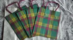 伊勢丹 紙袋 中サイズ 4枚