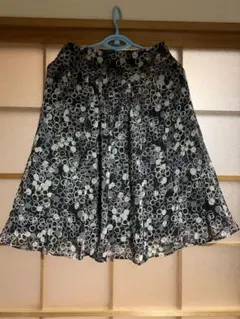 フレアスカート 黒と紫の円形模様 ひざ丈　美品