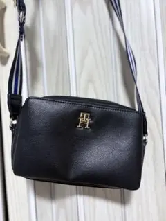 Tommy Hilfiger ショルダーバッグ ブラックのサムネイル