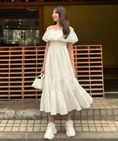 オフショルダーフリルフレアワンピース