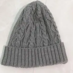 グレー ケーブル編み ニット帽