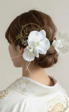セール♥即日発送♥再販●卒業式 成人式髪飾り白い花と金色装飾の髪飾り