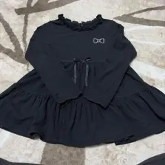 黒いフリル付き長袖