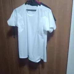 ホワイト ２枚ブラック１枚のTシャツ サイドパネル付き
