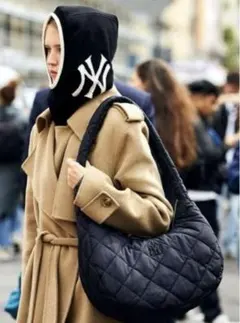 【極美品】 MLB Korea QUILTED HOBO BAG LARGE 黒のサムネイル