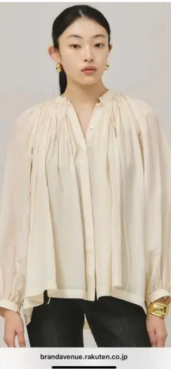 美品✨カレンソロジー　25ss ハンドタック　ブラウス　2025年 ひろ様専用 美品✨カレンソロジー 25ss ハンドタック ブラウス