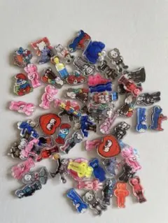 KAWS・ベアブリック☆アクリル約60個セット