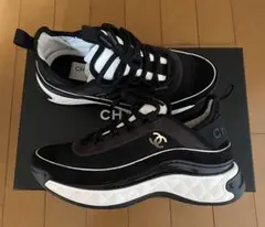 激レア 人気 シャネル CHANEL スニーカー ロゴ 黒 37 - メルカリ