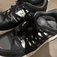 ブラック スニーカー