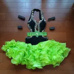 茶もなか様用　社交ダンスラテンドレス 黒と蛍光グリーン　腕付き