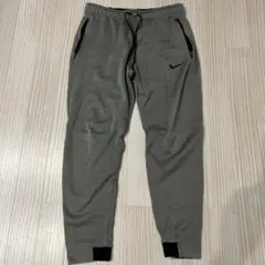 ナイキ　ジョガーパンツ
