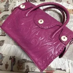 カービングトライブス ❣️ハンドバッグ A4 マエストラM 型押し ピンク レザー