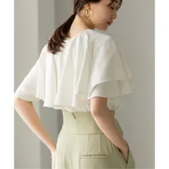 ノーブルnobleケープフリルブラウス　白