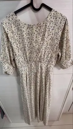 アルシーヴ　花柄ワンピース