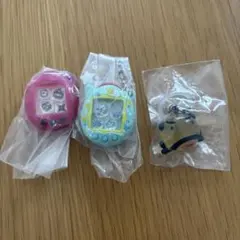 たまごっち　めじるしアクセサリー　カプセルトイセット（ピンク・水色・おやじっち