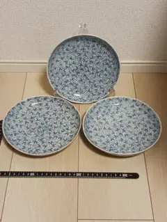 伊万里焼 須恵焼 染付 輪花 微塵唐草 花唐草文様 皿 3点 明治時代～福岡 伊万里焼 須恵焼 染付 輪花 微塵唐草 花唐草文様 皿 3点 幕末～明治