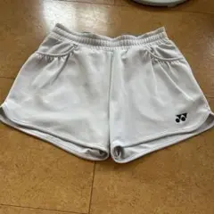 YONEX ライトグレーハーフパンツ　多分L