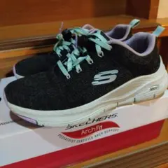 スケッチャーズ　アーチフィット　23.5cm